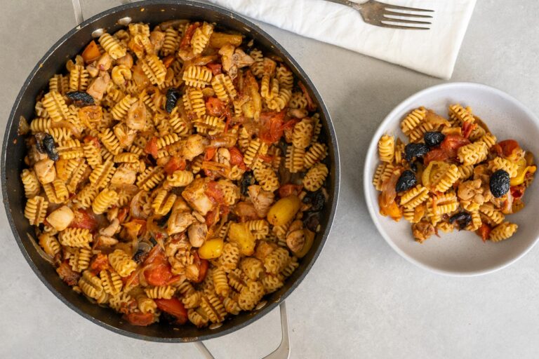 Pasta with chicken and roasted cherry tomatoes
