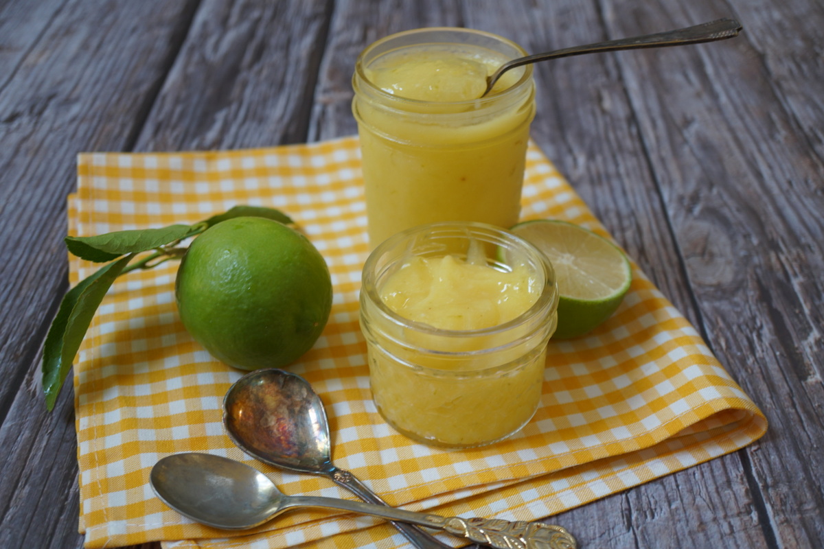 לטקס נוזלי לציפורניים  पर माइक खोलें